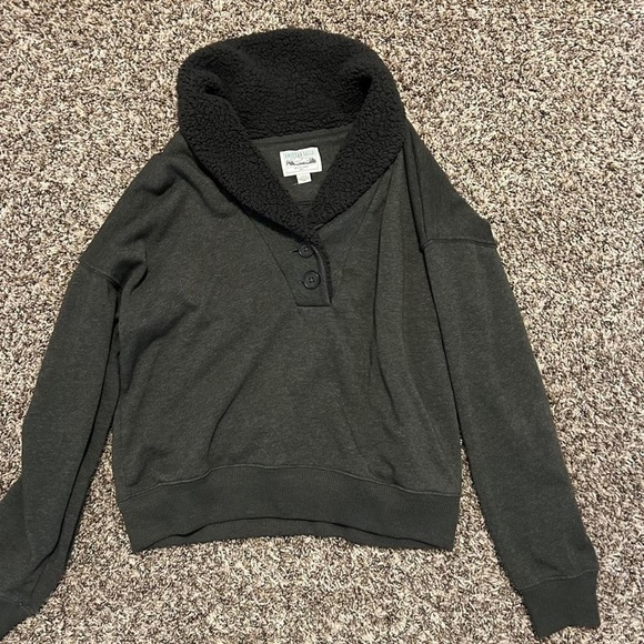 American Eagle cropped olive green sherpa sweater - Picture 1 of 8